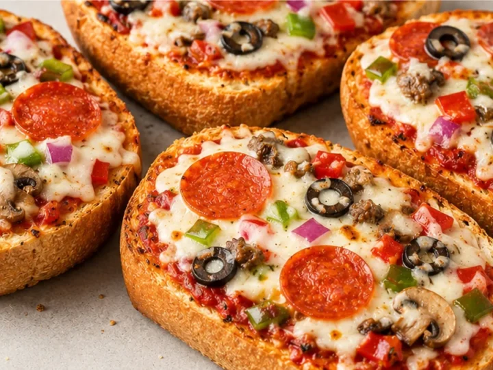 Crispy Air Fryer French Bread Pizzas: Quick & Delicious!