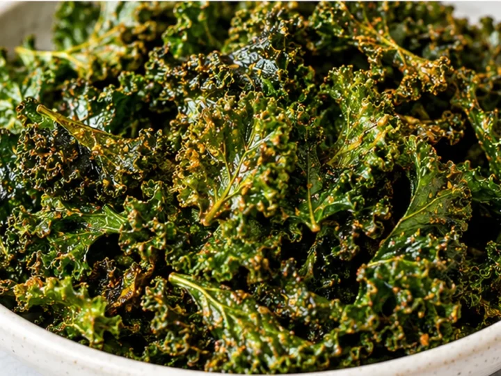 Crispy Kale Chips: 10 Delicious Flavors!