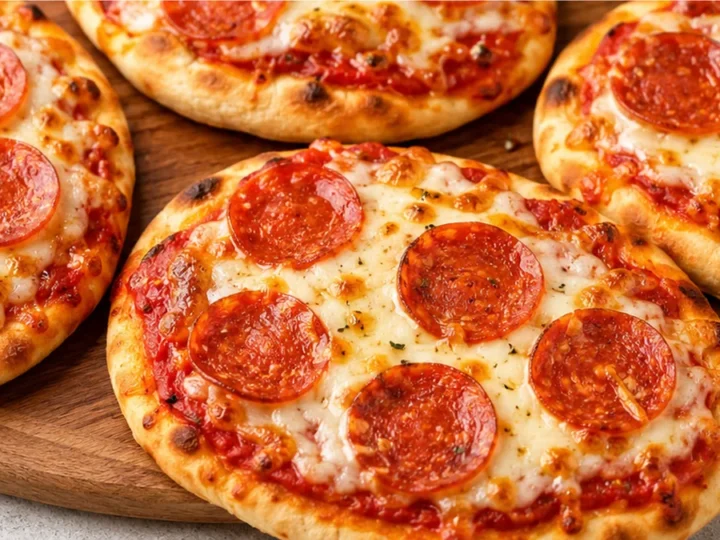 5-Min Air Fryer Naan Pizzas!