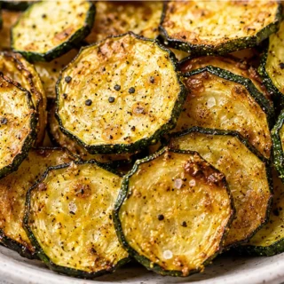 Crispy Air Fryer Zucchini Chips - Discover the best zucchini chips recipe! Easy and crispy air fryer zucchini chips ready in minutes. A perfect healthy snack fo