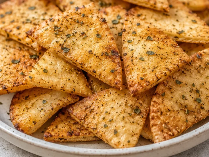 Crispy Air Fryer Pita Chips: 10-Minute Snack Sensation!