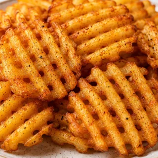 Crispy Air Fryer Waffle Fries - Crispy waffle fries: make this easy air fryer recipe in just 15 minutes. Perfectly golden and crunchy, ideal for any snack time.