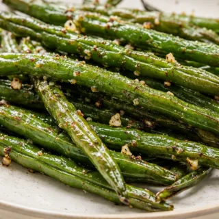 Crispy Air-Fried Garlic Green Beans - air fried green beans - Air Fried Green Beans: master this crispy, garlicky side dish in under 10 minutes. Perfectly tende