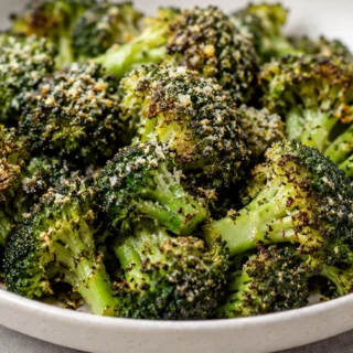 Crispy Air Fryer Broccoli: A 10-Minute Side Dish Wonder! Air Fryer Broccoli: master perfectly crispy, tender florets with lemon and Parmesan cheese in just 10 m