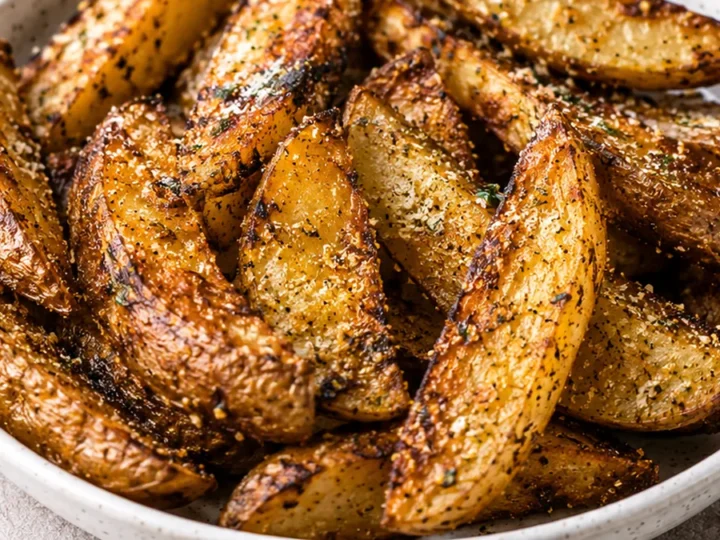 Crispy Air Fryer Potato Wedges: Ultimate Side!