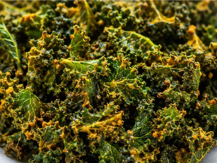 Crispy Kale Pakora Chips: Your New Healthy Obsession!