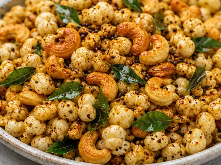 Crispy Makhana Chivda: Your New Favorite Snack!