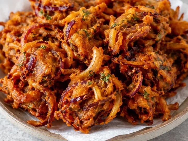 Crispy Onion Pakodas: Easy Snack!