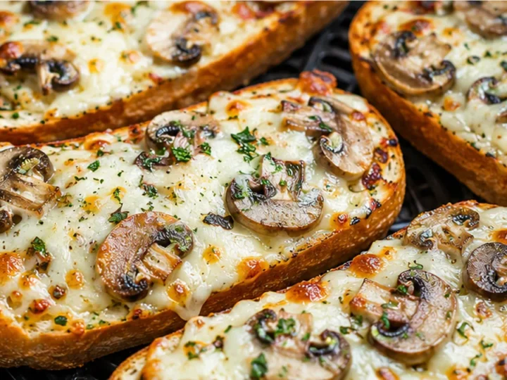 Air Fryer Pizza Garlic Bread: Cheesy & Crispy!