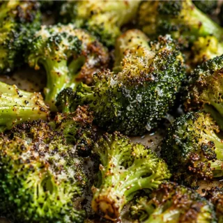 Crispy Roasted Broccoli: Your New Favorite Side! Roasted broccoli: cook this simple side dish to crispy perfection. Golden edges and tender stems, enhanced with