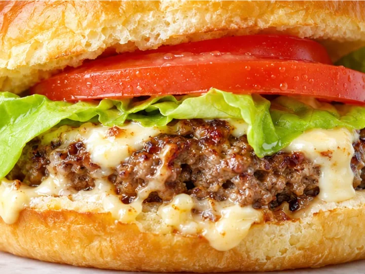 Juicy Air Fryer Burgers in 15 Min
